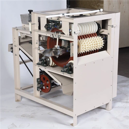 ピーナッツ皮除去機